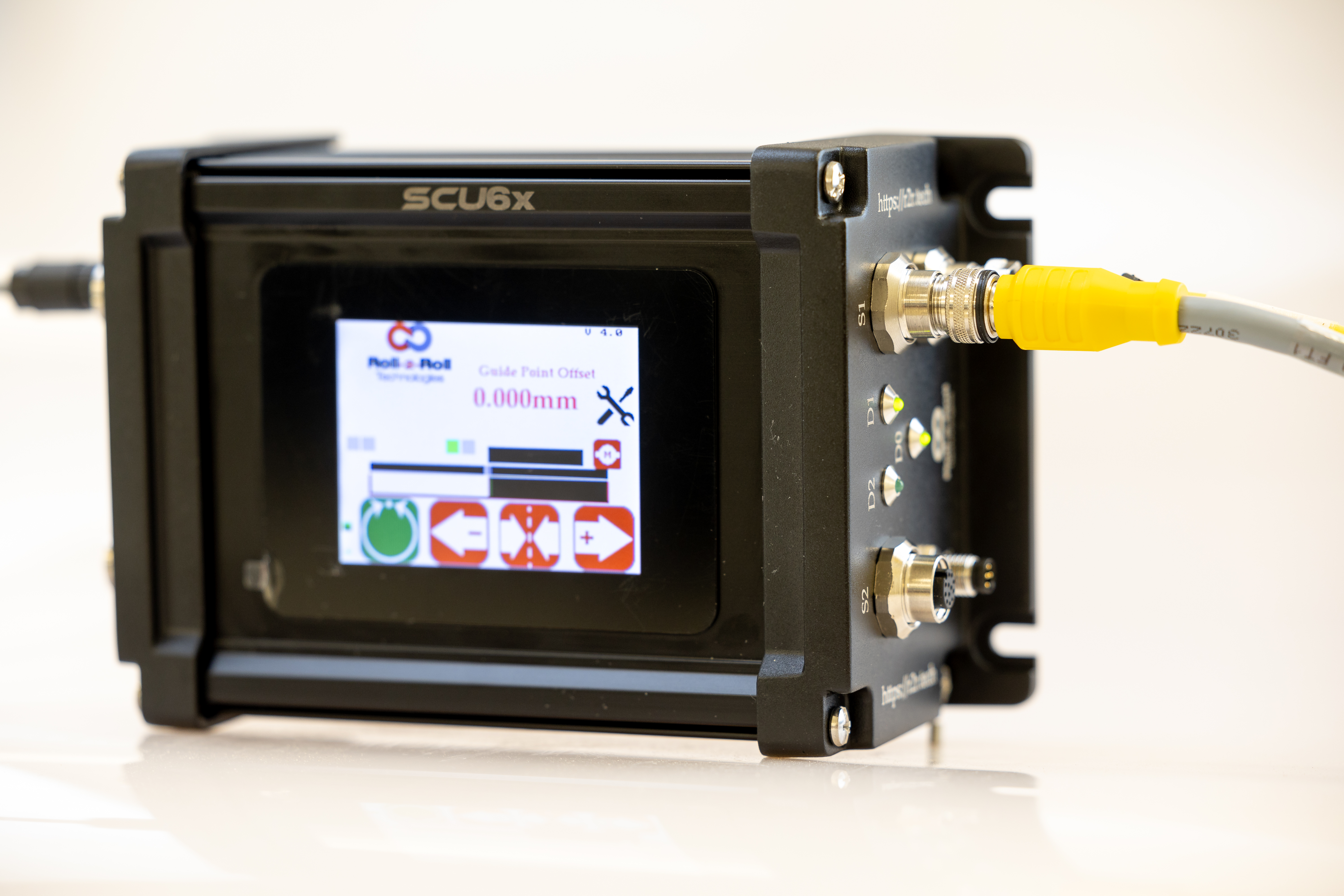 SCU6x Controller with sensor for web guiding, web width measurement, etc.