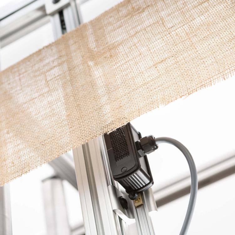 Challenging edge position sensing application with WPS 48 IR